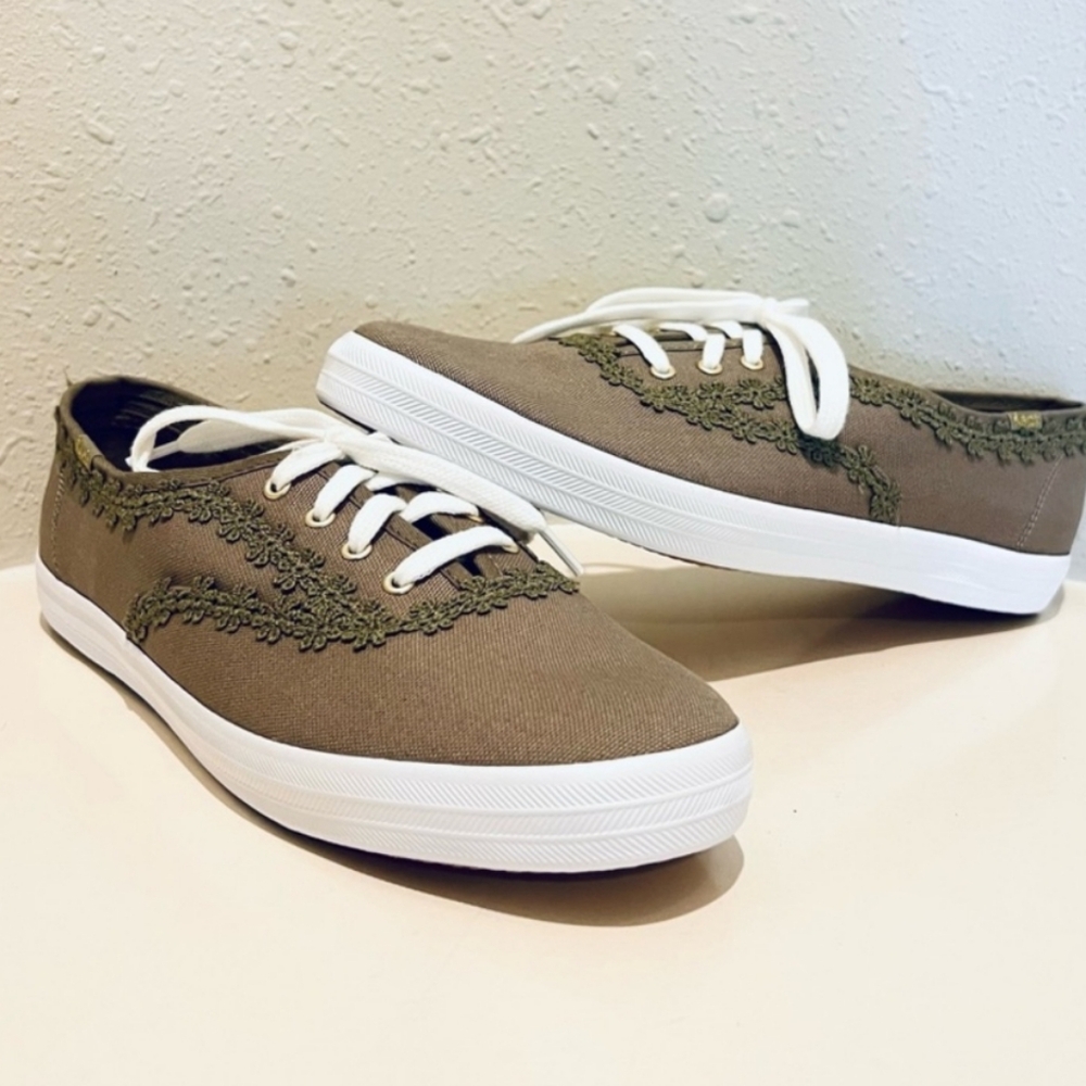 NWT army green KEDS
